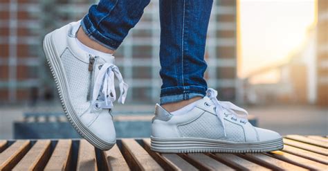 most comfortable white sneakers for travel
